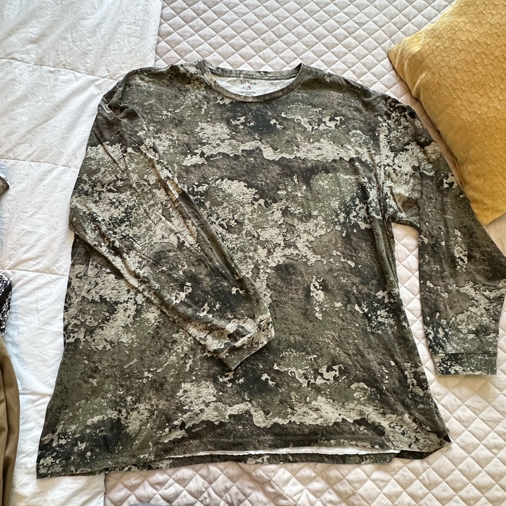 Men’s CAMO t-shirt.